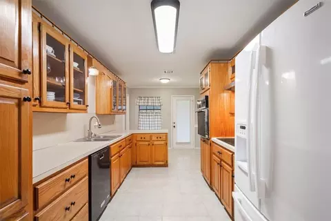 Kitchen - 19 Oleander St, Waco, TX 76708 photo 3 of 4