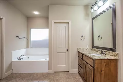 36 N Shore Cir, Waco, TX 76708 photo 13