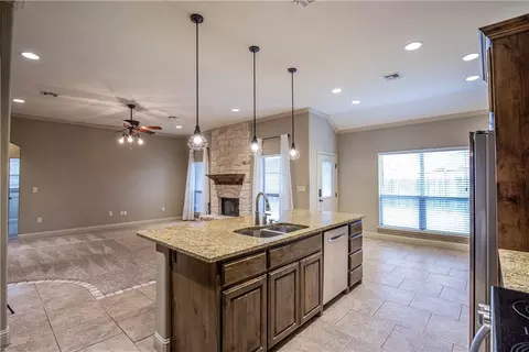 36 N Shore Cir, Waco, TX 76708 photo 8
