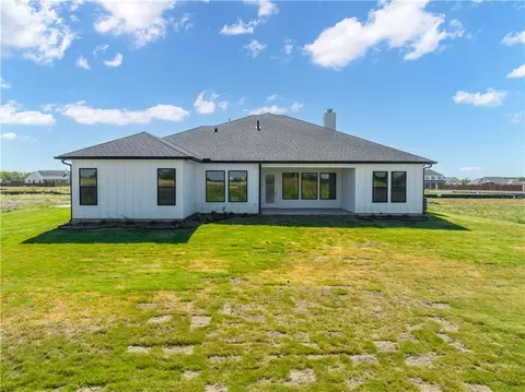 1009 Roses Run, Mcgregor, TX 76657 photo 10