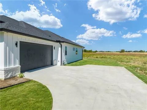 1009 Roses Run, Mcgregor, TX 76657 photo 6