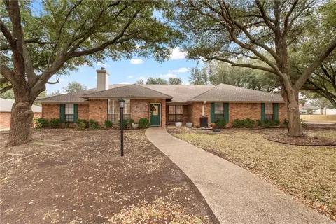 11006 Ridge Point Dr, Woodway, TX 76712