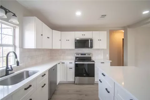 Kitchen - 507 E Pine St, West, TX 76691 photo 2 of 3