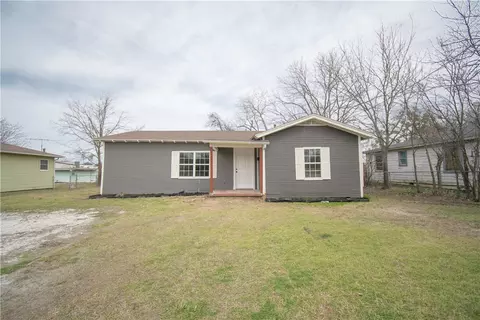 507 E Pine St, West, TX 76691