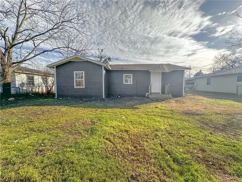 Exterior - 507 E Pine St, West, TX 76691 photo 3 of 3