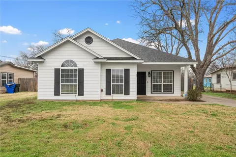 2924 S 3rd St, Waco, TX 76706
