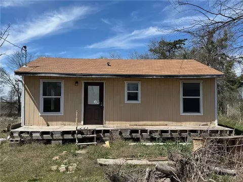 103 Cypress St, Lott, TX 76656