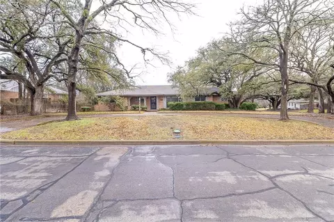 7116 Shady Oaks Dr, Waco, TX 76710