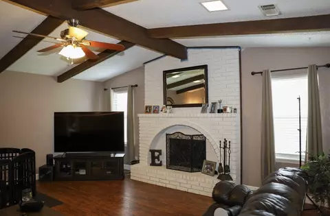 332 Crescent Dr, Hewitt, TX 76643