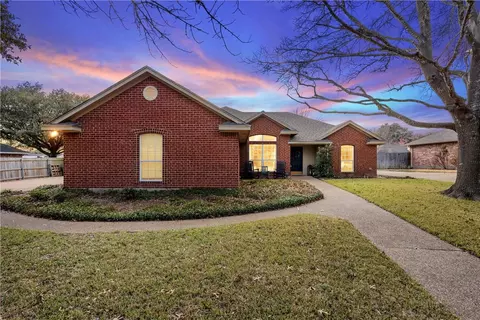 925 Steamboat Cir, Hewitt, TX 76643