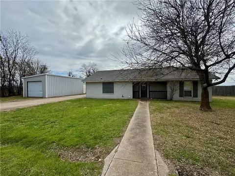 224 Quail Run Dr, Woodway, TX 76712
