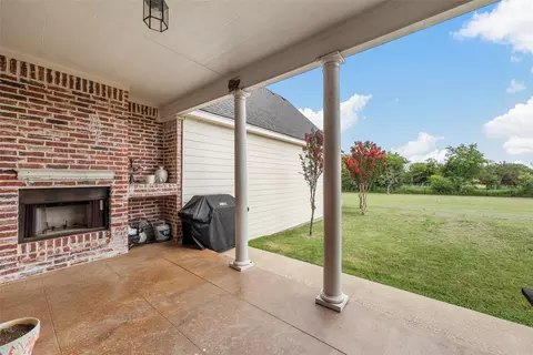 Exterior - 1240 Estes Rd, Lorena, TX 76655 photo 3 of 5