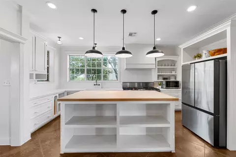 Kitchen - 1240 Estes Rd, Lorena, TX 76655 photo 3 of 5