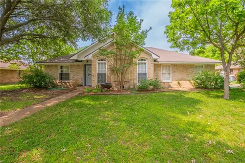 205 Bonham Dr, Hewitt, TX 76643