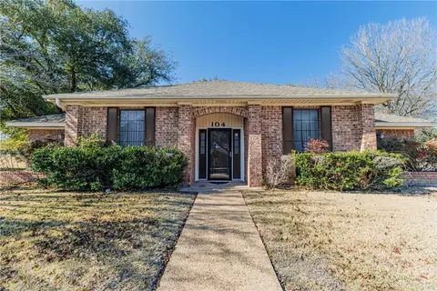 104 Virginia Dr, Hewitt, TX 76643