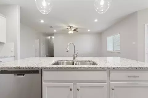 Kitchen - 6301 Elephant Butte Dr, Waco, TX 76708 photo 5 of 6