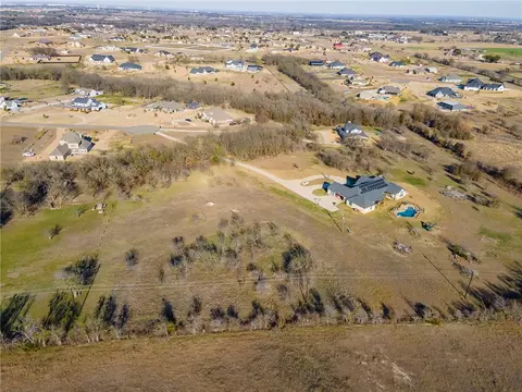 000 Rancho Hermoso, Lorena, TX 76655 photo 2