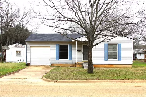 105 N Tyler St, Mcgregor, TX 76657