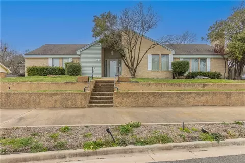 1208 Sleepy Hollow Rd, Woodway, TX 76712