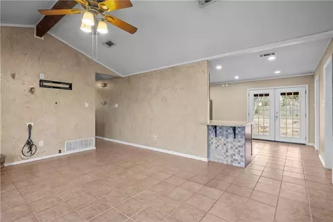 206 W Castro St, Lorena, TX 76655 photo 4