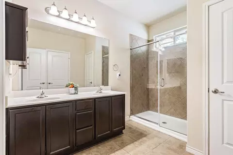 Bath - 5512 Wisdom Ct, Waco, TX 76708 photo 2 of 4