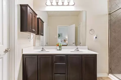 Bath - 5512 Wisdom Ct, Waco, TX 76708 photo 3 of 4