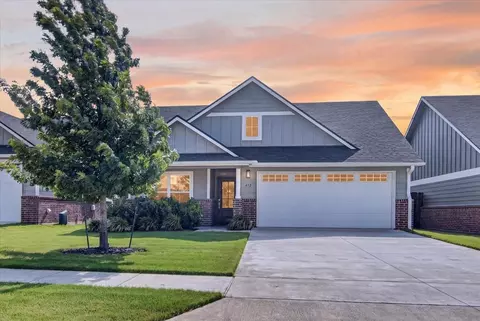 422 Travis Dr, Mcgregor, TX 76657
