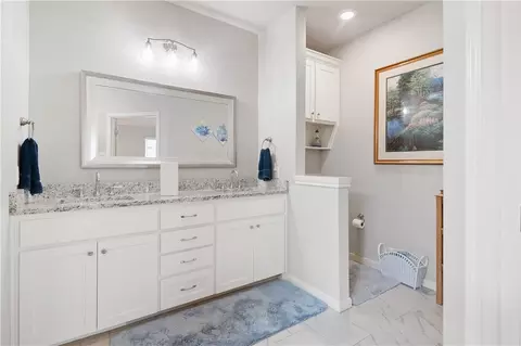 Bath - 422 Travis Dr, Mcgregor, TX 76657 photo 3 of 5