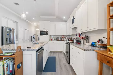 Kitchen - 422 Travis Dr, Mcgregor, TX 76657 photo 2 of 3