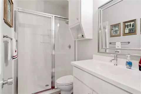 Bath - 422 Travis Dr, Mcgregor, TX 76657 photo 1 of 5