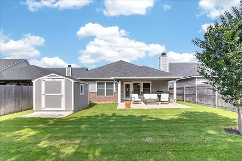 Exterior - 422 Travis Dr, Mcgregor, TX 76657 photo 3 of 5