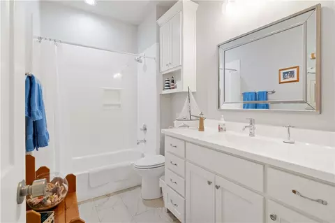 Bath - 422 Travis Dr, Mcgregor, TX 76657 photo 5 of 5