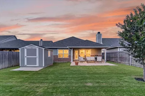 Exterior - 422 Travis Dr, Mcgregor, TX 76657 photo 5 of 5