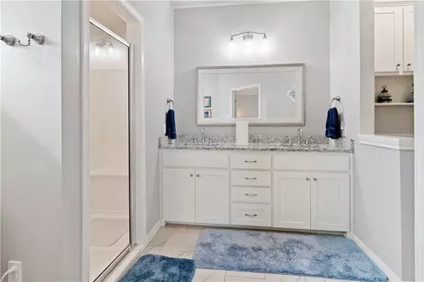 Bath - 422 Travis Dr, Mcgregor, TX 76657 photo 4 of 5