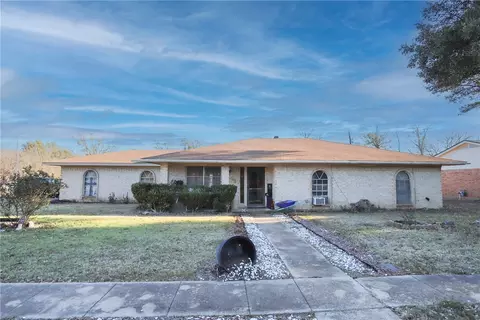 125 Goliad St, Mcgregor, TX 76657