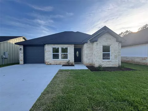 331 Rogers St, Mcgregor, TX 76657