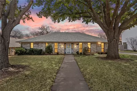3907 Green Point Dr, Waco, TX 76710