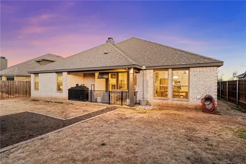904 Edinburgh Dr, Mcgregor, TX 76657 photo 32