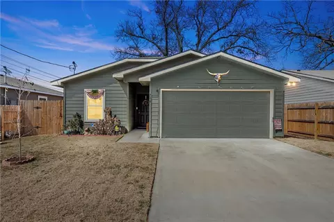 704 E Pecan Ave, Waco, TX 76704