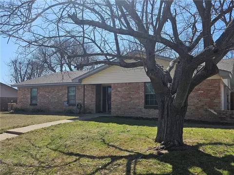 429 Lindenwood Ln W, Hewitt, TX 76643