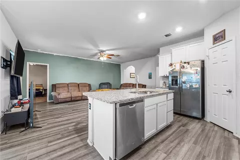 Kitchen - 2913 Risinger Rd, Lorena, TX 76655 photo 3 of 4