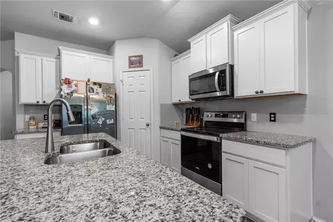 Kitchen - 2913 Risinger Rd, Lorena, TX 76655 photo 4 of 4