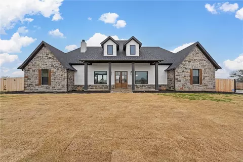 37 Pareya Cir, West, TX 76691