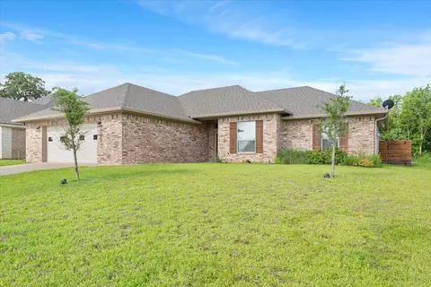107 Indian Trails Rd, Riesel, TX 76682