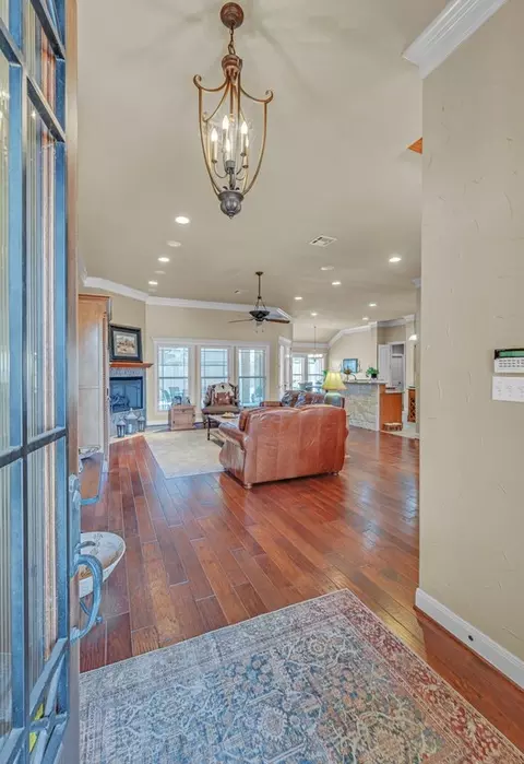 46 N Shore Cir, Waco, TX 76708 photo 5