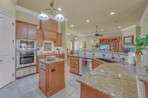 46 N Shore Cir, Waco, TX 76708 photo 12