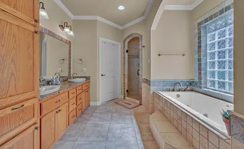 46 N Shore Cir, Waco, TX 76708 photo 21