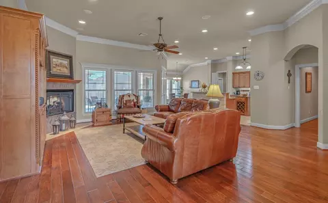 46 N Shore Cir, Waco, TX 76708 photo 7