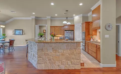 46 N Shore Cir, Waco, TX 76708 photo 10