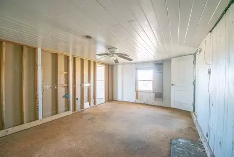 Bedroom - 1002 Eagle Dr, Eddy, TX 76524 photo 2 of 6